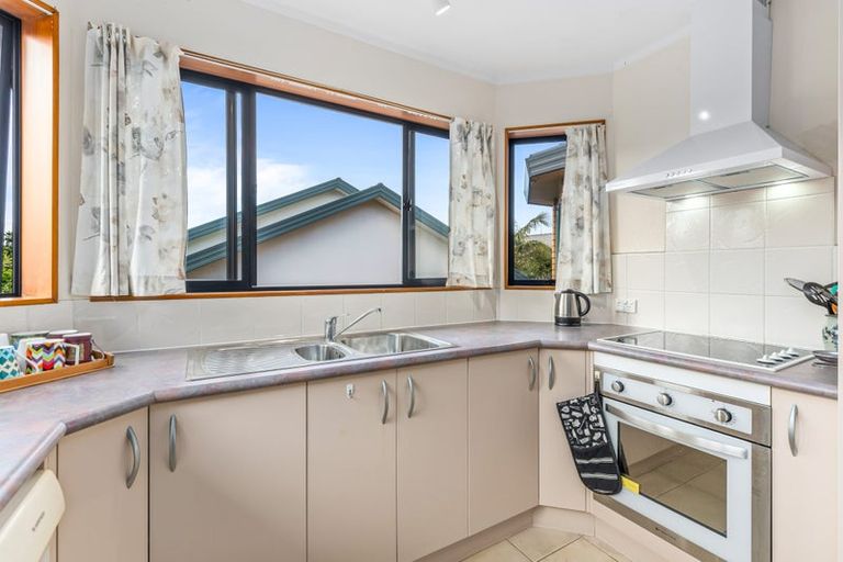 Photo of property in 19 Angel Way, Stanmore Bay, Whangaparaoa, 0932