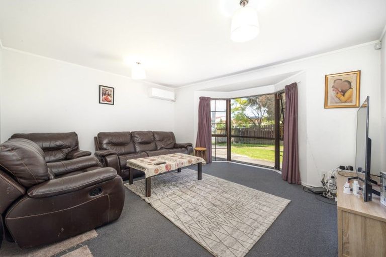 Photo of property in 52 Aviemore Drive, Highland Park, Auckland, 2010