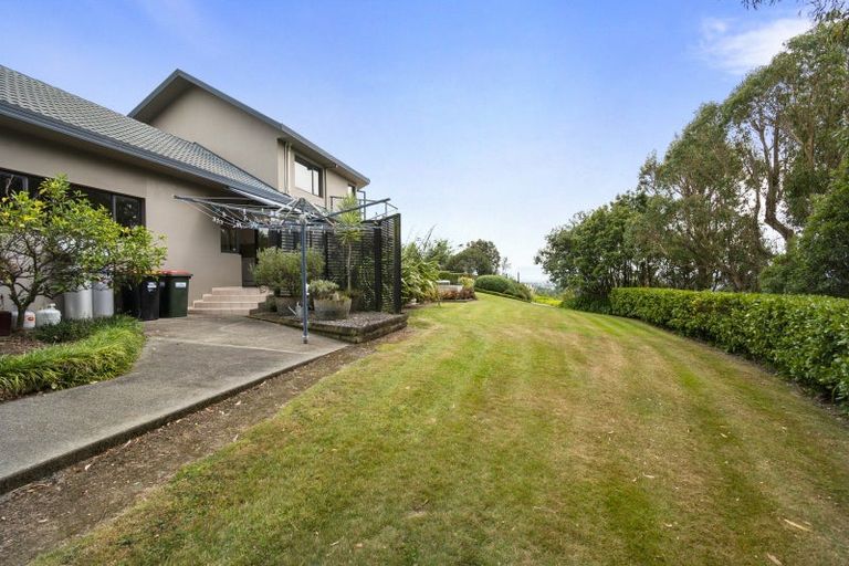 Photo of property in 70 Waicola Drive, Fitzherbert, Palmerston North, 4471