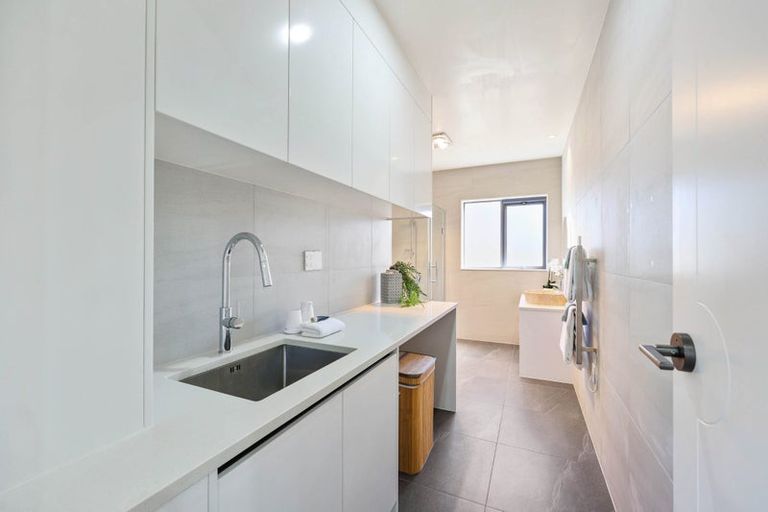 Photo of property in 41 Compass Way, Half Moon Bay, Auckland, 2012