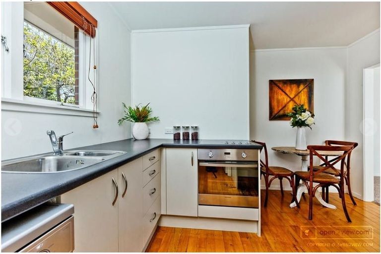 Photo of property in 2/4 Kowhai Road, Campbells Bay, Auckland, 0630