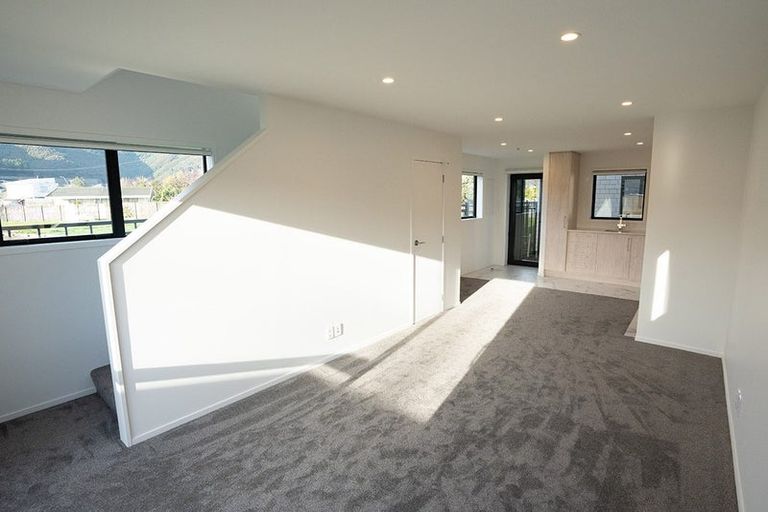 Photo of property in 2/182 Cambridge Terrace, Fairfield, Lower Hutt, 5011