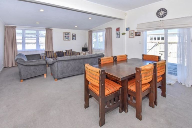 Photo of property in 10 Berkeley Road, Manurewa, Auckland, 2102