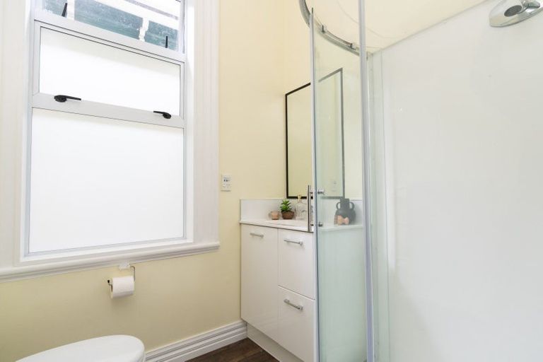 Photo of property in 4 Russell Terrace, Newtown, Wellington, 6021