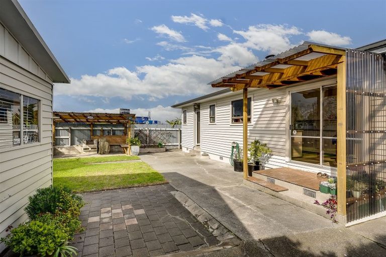 Photo of property in 15 Trinity Crescent, Pirimai, Napier, 4112