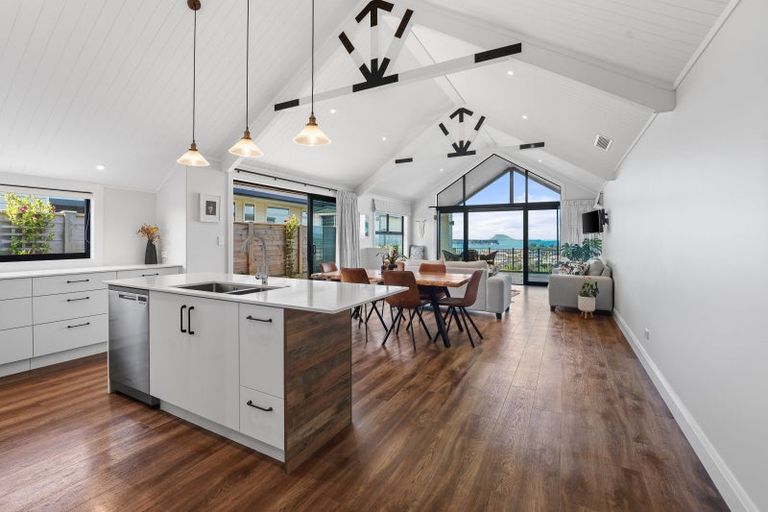 Photo of property in 8 Goldstone Place, Omokoroa, 3114