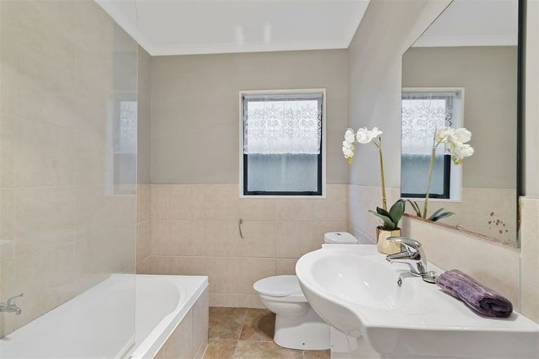 Photo of property in 38b Hetherington Road, Ranui, Auckland, 0612