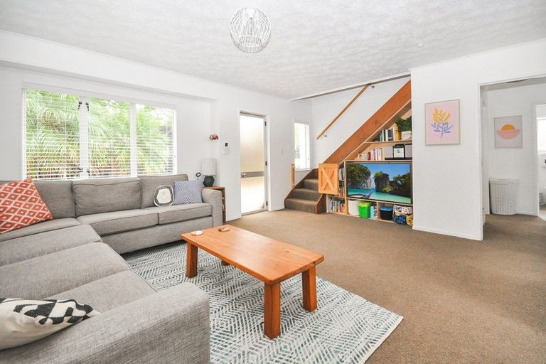 Photo of property in 19 Rehia Road, Massey, Auckland, 0614