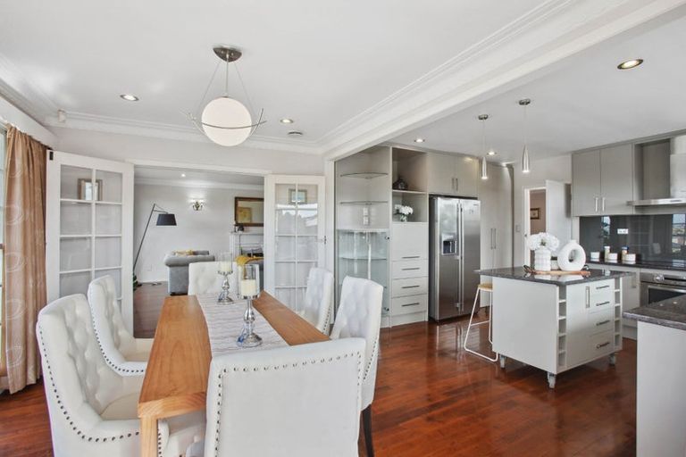 Photo of property in 32 Glenmore Road, Sunnyhills, Auckland, 2010