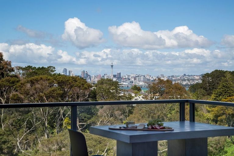 Photo of property in 8a Huka Road, Birkenhead, Auckland, 0626