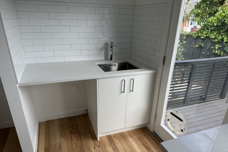 Photo of property in 4/106 Nile Road, Milford, Auckland, 0620