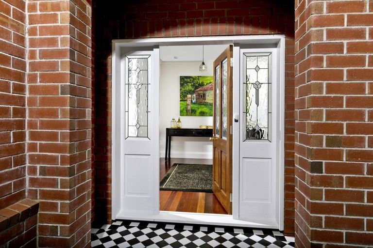 Photo of property in 11a Churchouse Road, Greenhithe, Auckland, 0632