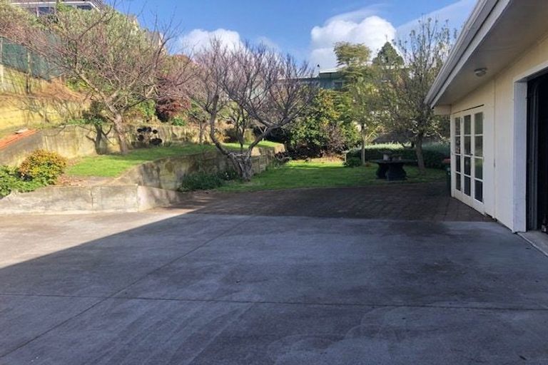 Photo of property in 33 Breakwater Road, Moturoa, New Plymouth, 4310