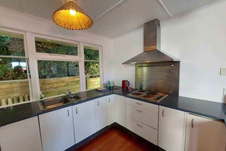 Photo of property in 132 Pioneer Road, Moturoa, New Plymouth, 4310