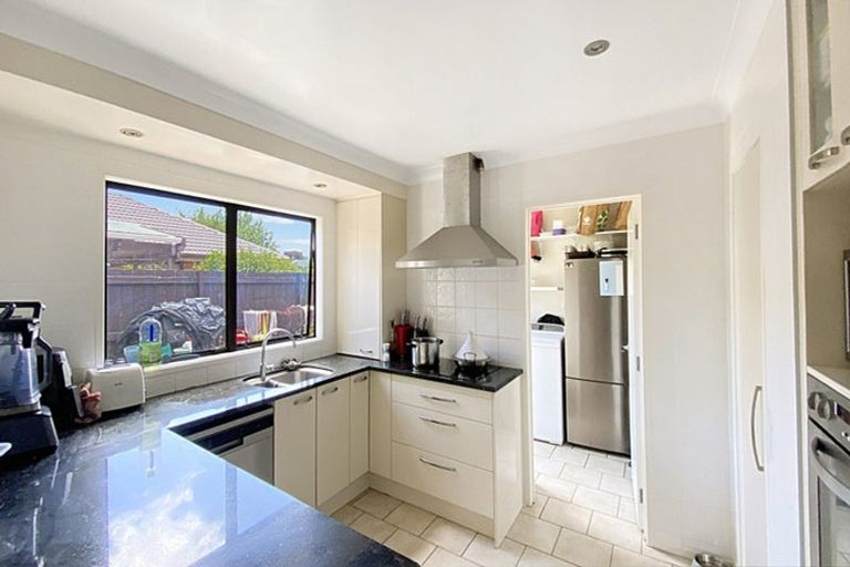 Photo of property in 9 Jessika Place, Conifer Grove, Takanini, 2112