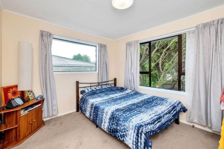 Photo of property in 1/16 Peach Road, Glenfield, Auckland, 0629