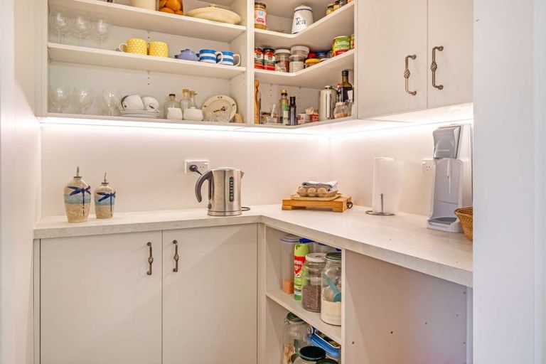 Photo of property in 1 Durie Vale Road, Durie Hill, Whanganui, 4500