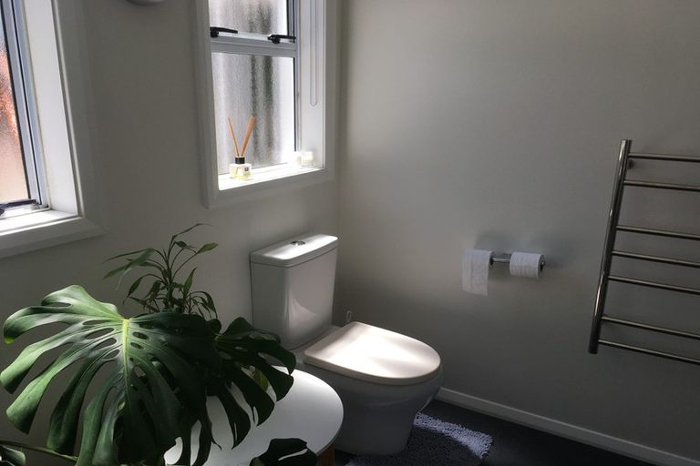 Photo of property in 3a Sydenham Street, Northland, Wellington, 6012