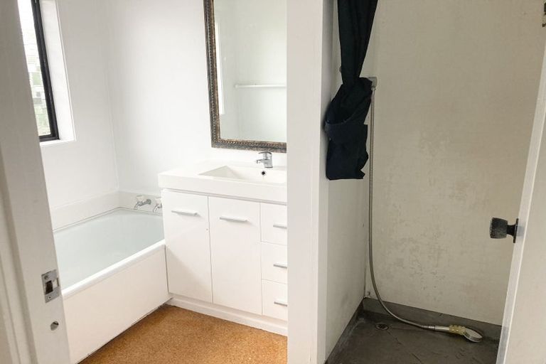 Photo of property in 2/21 Liam Place, Half Moon Bay, Auckland, 2012