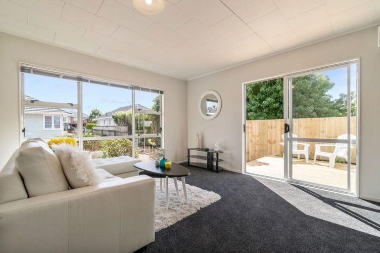 Photo of property in 2/25 Kervil Avenue, Te Atatu Peninsula, Auckland, 0610