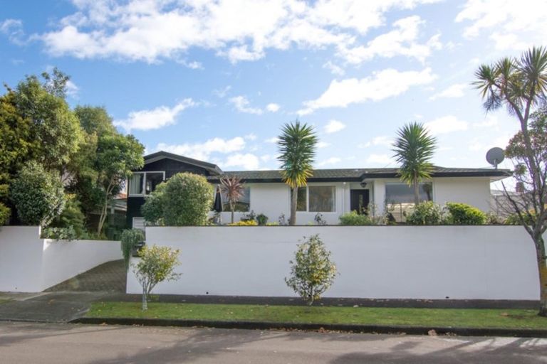 Photo of property in 4 Redwood Grove, Hokowhitu, Palmerston North, 4410