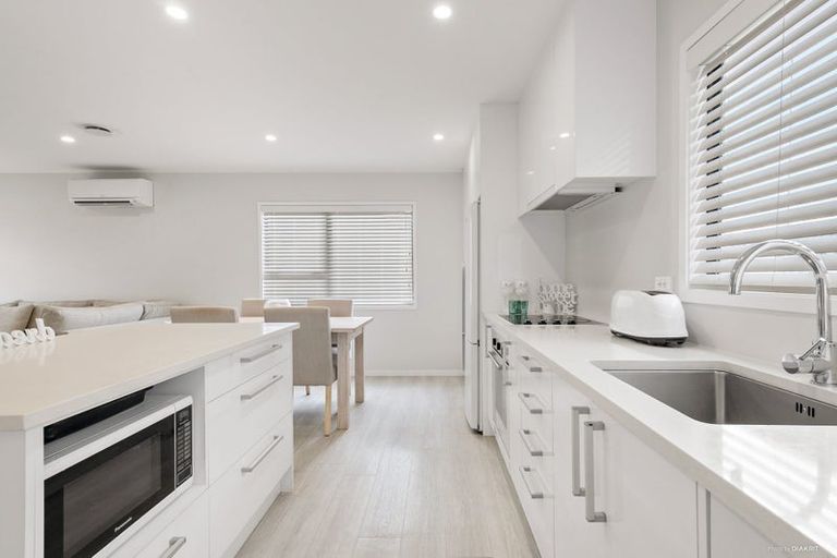 Photo of property in 7 Redlands Grove, Swanson, Auckland, 0612