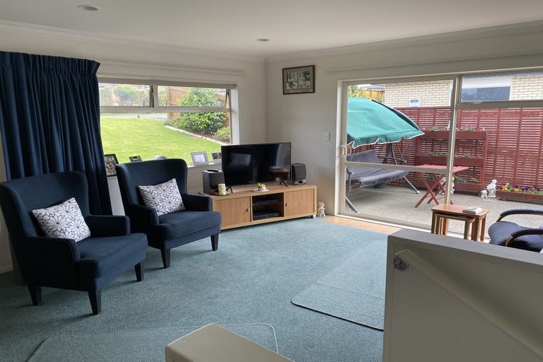 Photo of property in 19 Chesterfield Way, Orewa, 0931