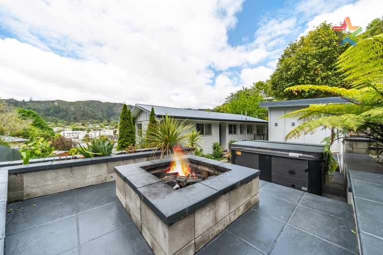 Photo of property in 23 Rintoul Grove, Stokes Valley, Lower Hutt, 5019