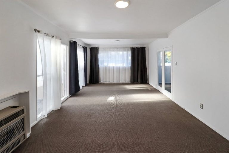 Photo of property in 19 Churton Drive, Churton Park, Wellington, 6037
