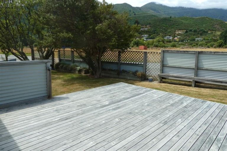 Photo of property in 1 Huia Street, Waikawa, Picton, 7220