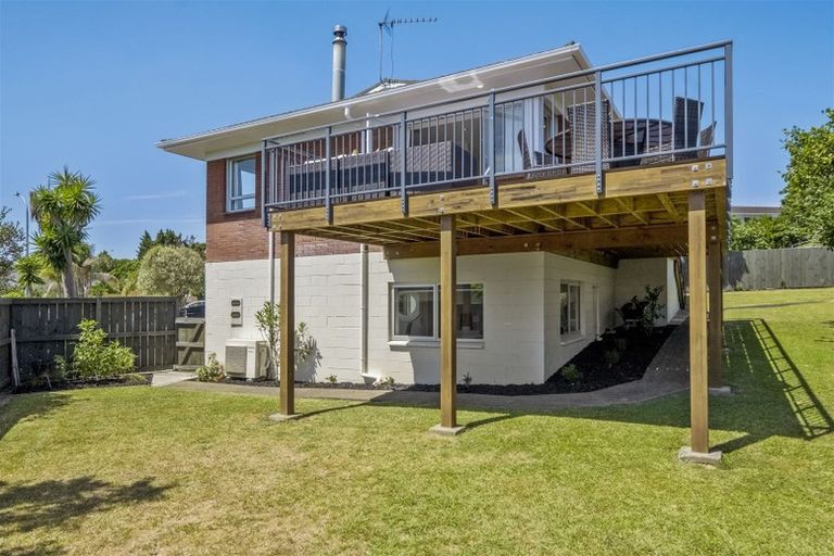 Photo of property in 14 Paulange Place, Pakuranga Heights, Auckland, 2010