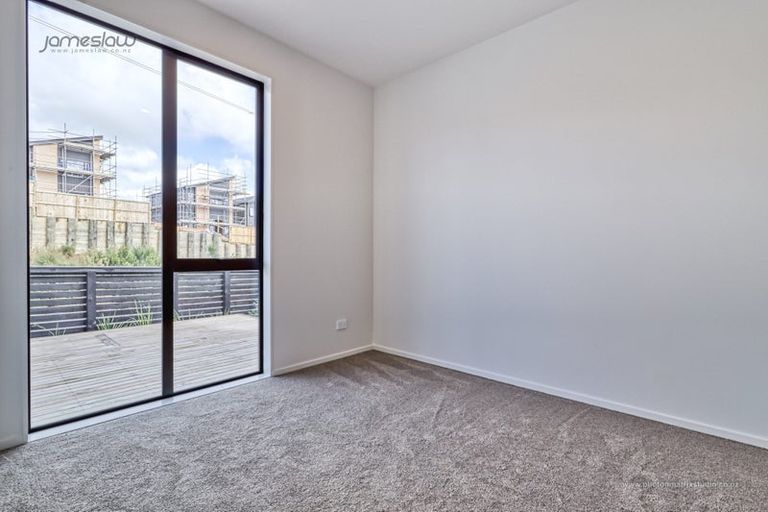 Photo of property in 38 Papai Lane, Massey, Auckland, 0614