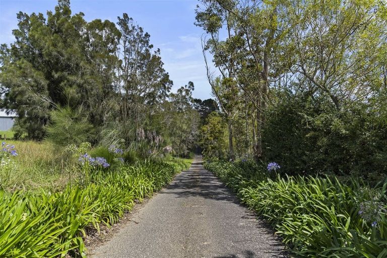 Photo of property in 10 Whites Road, Whitford, Howick, 2571