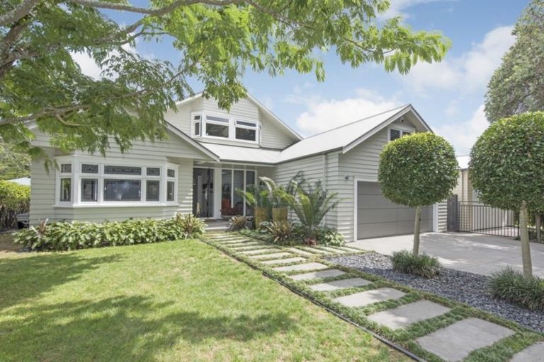 Photo of property in 39 Maungakiekie Avenue, Greenlane, Auckland, 1051