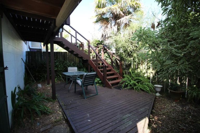 Photo of property in 1/6 Bond Crescent, Forrest Hill, Auckland, 0620