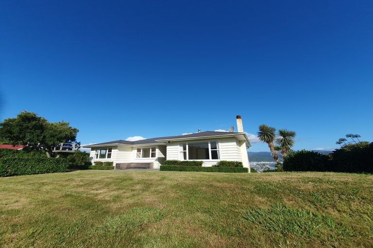 Photo of property in 11 Singers Road, Korokoro, Lower Hutt, 5012