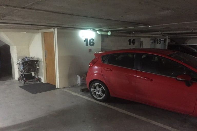 Photo of property in Metro Apartments, 16/220 Thorndon Quay, Pipitea, Wellington, 6011