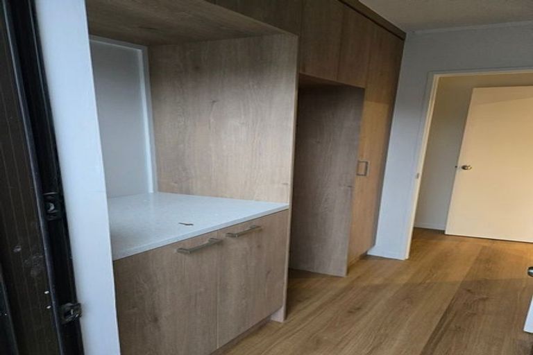 Photo of property in 2/26 Fernlea Rise, Bayview, Auckland, 0629