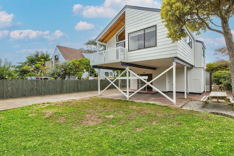 Photo of property in 2/13 Mana Esplanade, Paremata, Porirua, 5026