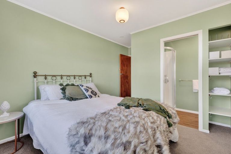 Photo of property in 102 Mount View Road, Melville, Hamilton, 3206