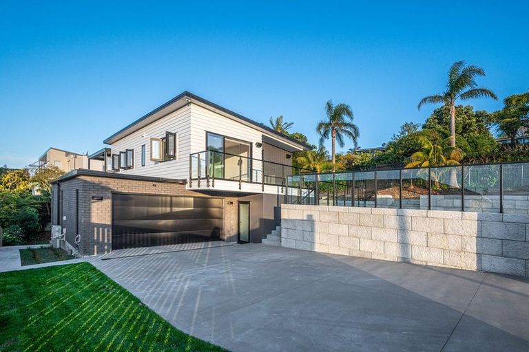 Photo of property in 1 Rangitoto View Road, Cockle Bay, Auckland, 2014
