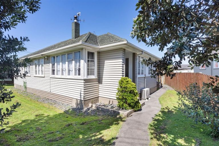 Photo of property in 47 Arimu Road, Papakura, 2110