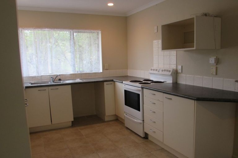 Photo of property in 2 Wheaton Place, Glen Eden, Auckland, 0602