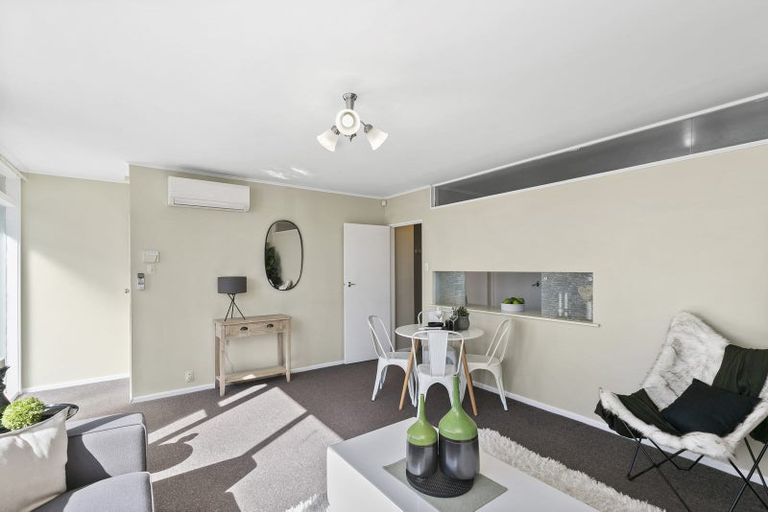 Photo of property in 2/55 Apu Crescent, Lyall Bay, Wellington, 6022