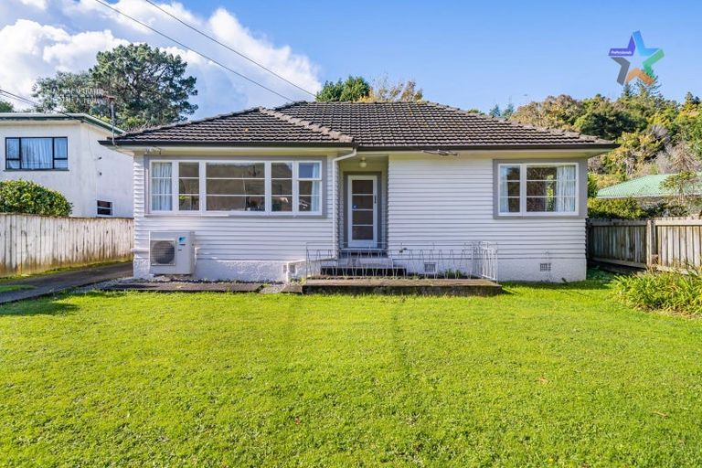 Photo of property in 127 Stokes Valley Road, Stokes Valley, Lower Hutt, 5019