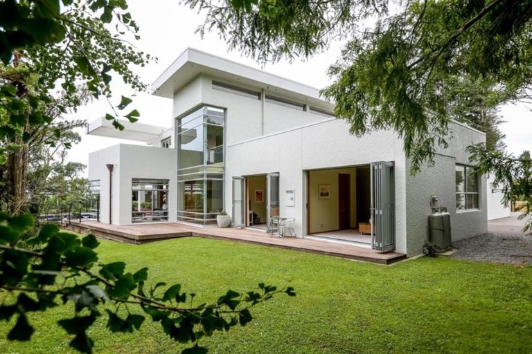 Photo of property in 537 South Road, Omata, New Plymouth, 4374