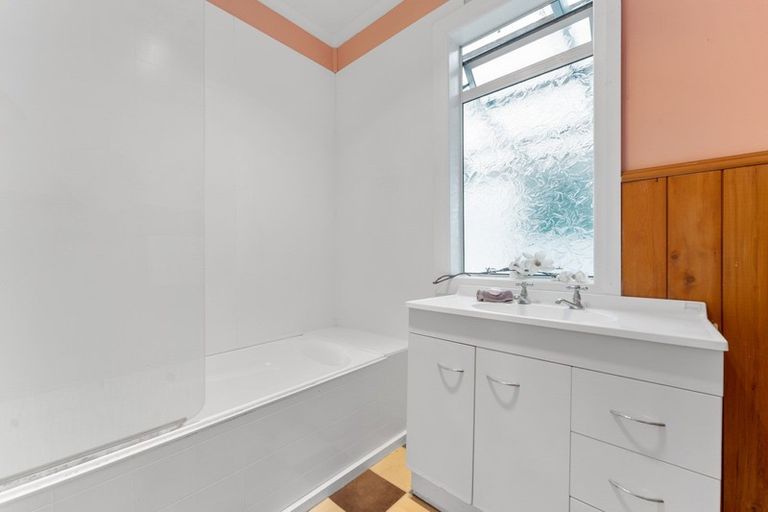 Photo of property in 83 Wood Street, Takaro, Palmerston North, 4410