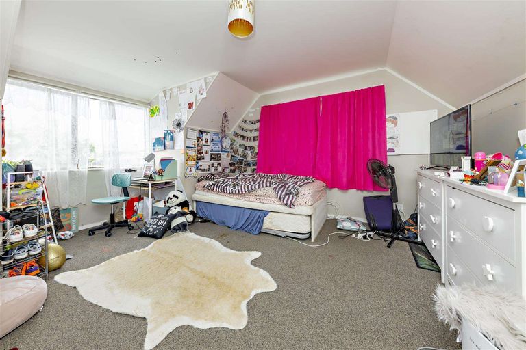 Photo of property in 11 Slim Place, Clendon Park, Auckland, 2103