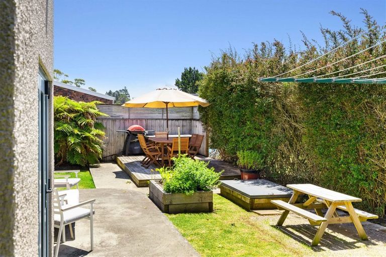 Photo of property in 2/111 Taikata Road, Te Atatu Peninsula, Auckland, 0610