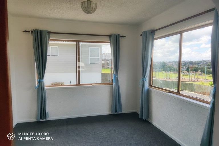 Photo of property in 81 Chivalry Road, Glenfield, Auckland, 0629